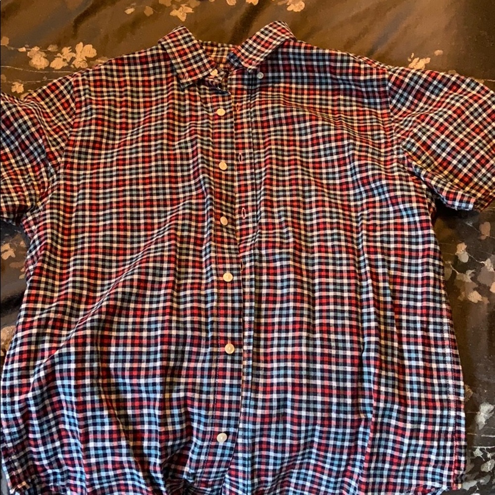 Short sleeve button down